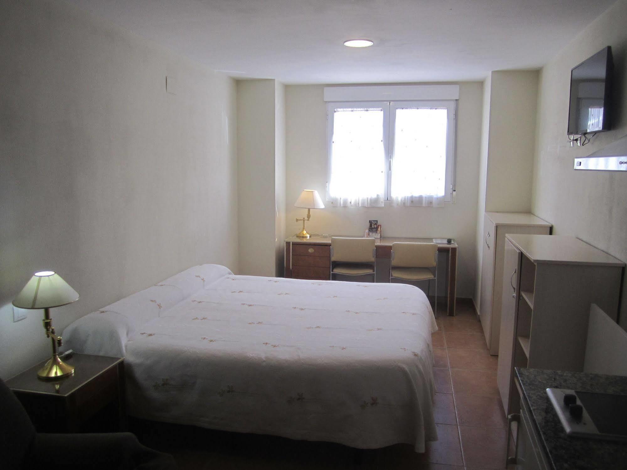 Hostal El Estudio Almansa Exterior photo